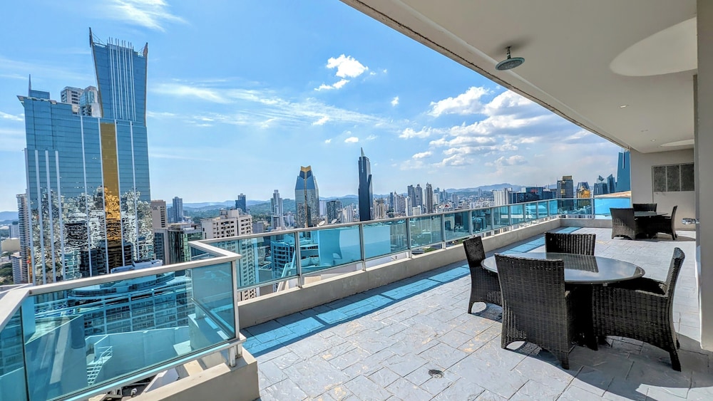 YC 2301-C l Apartamento 2BR en av balboa