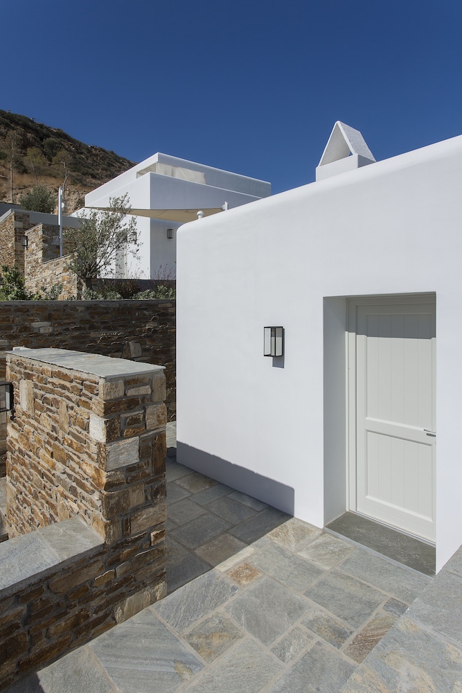 Far Out Hotel & Spa