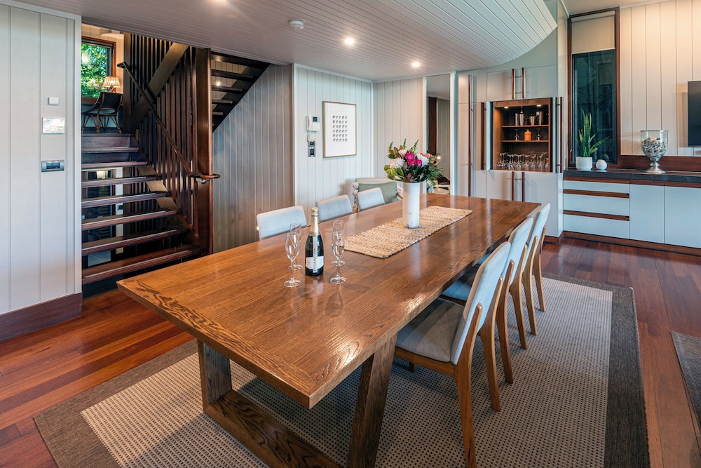 6 Yacht Club Oceanfront House On Marina Deluxe 4 Bedroom With 2 Golf Buggies