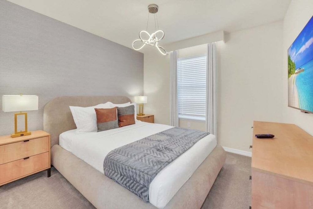 The Cutest Tonwhome & Private Splash Pool! 5 Bedroom Townhouse