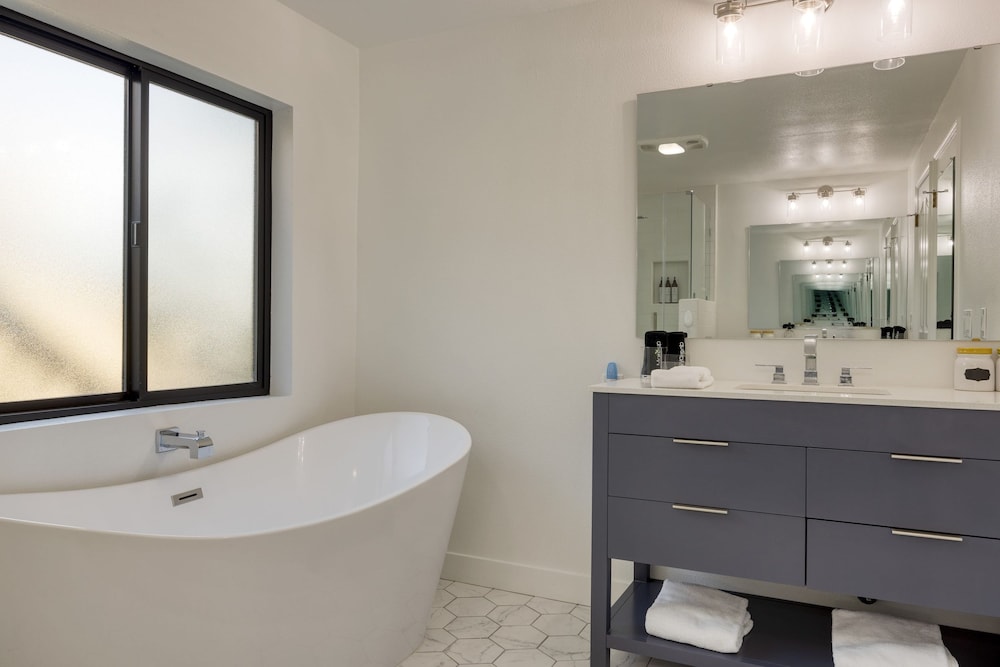 Terrace Hill Modern Paso Robles Escape Near Wineries Dining and Hot Springs