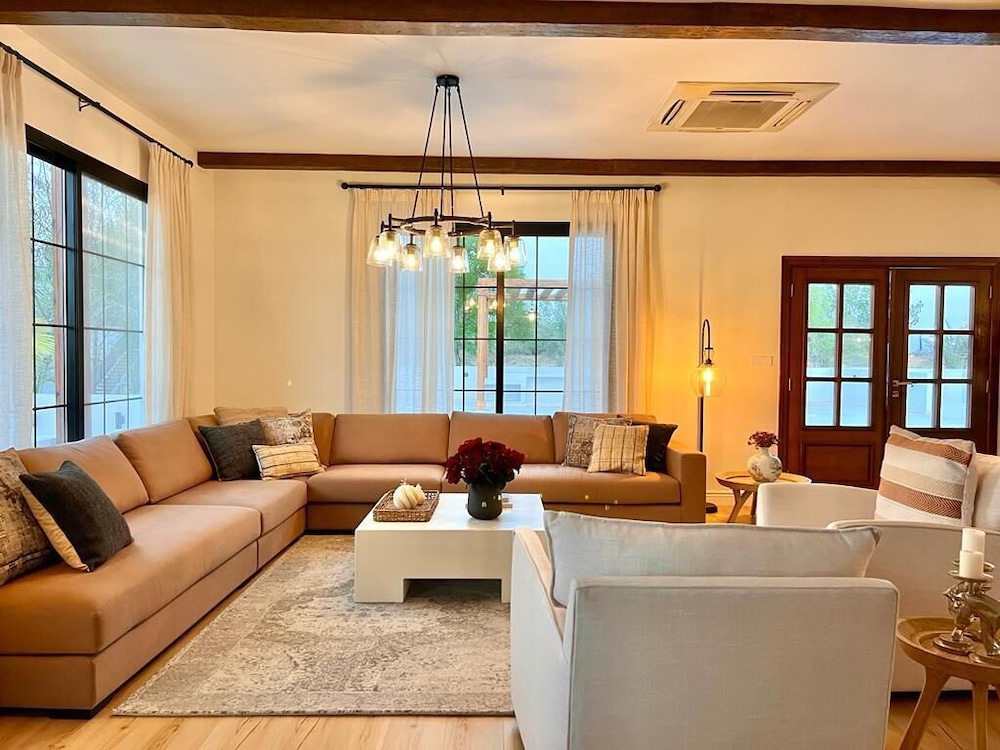 Al Junaidi Farm by Bridge Retreats