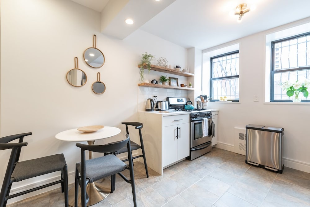 Cypress Court I by Rove Travel 2BR Harlem Apt