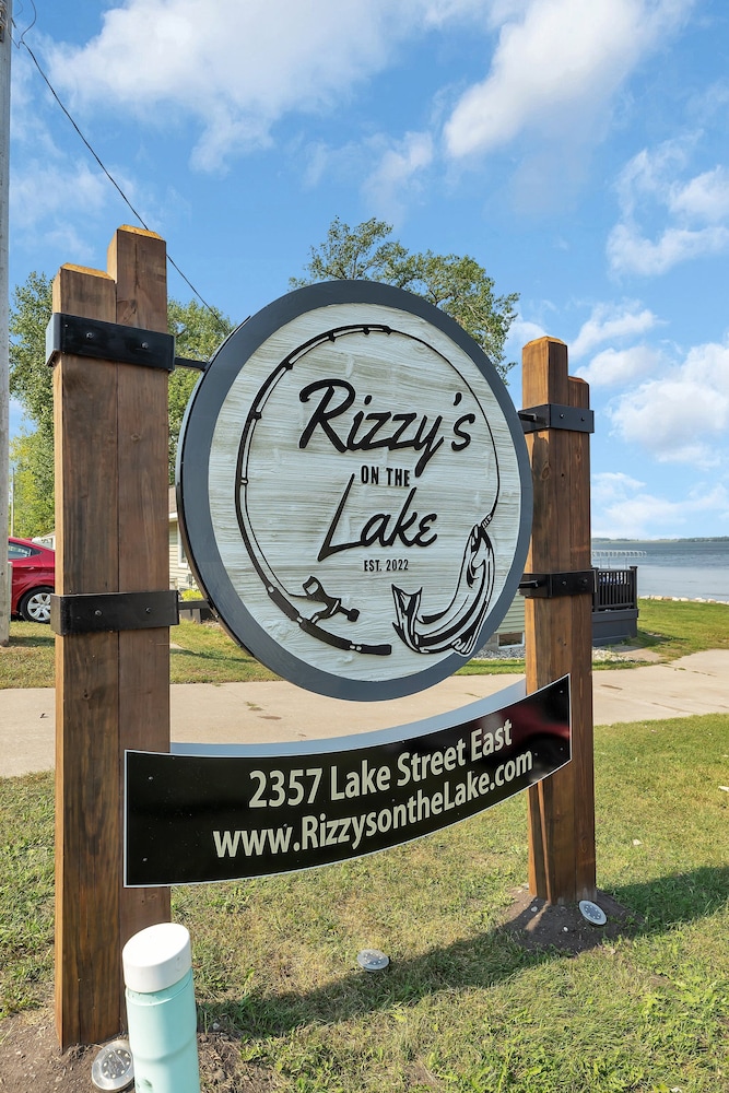 Rizzy's on the Lake - Property Image 3