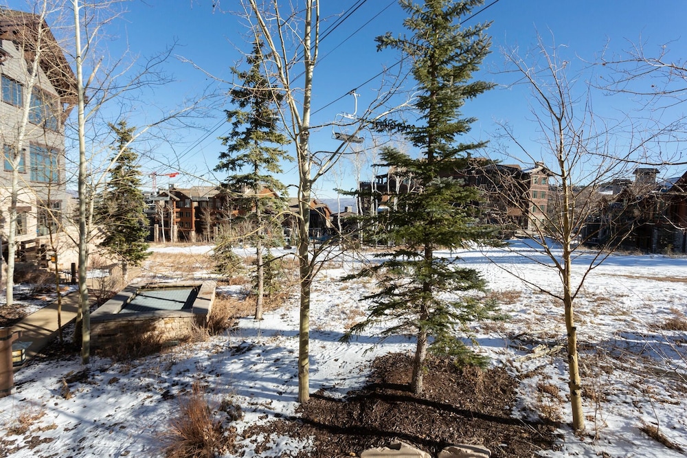 Arrowleaf Lodge at Deer Valley Resort - Three Bedroom Residence #110 3 Condo