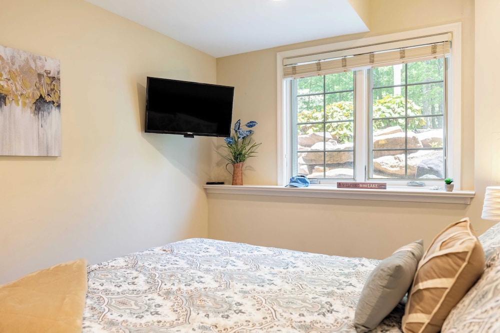 Highland Hideaway by Avantstay Group Poconos Retreat w/ Patio + Game Room