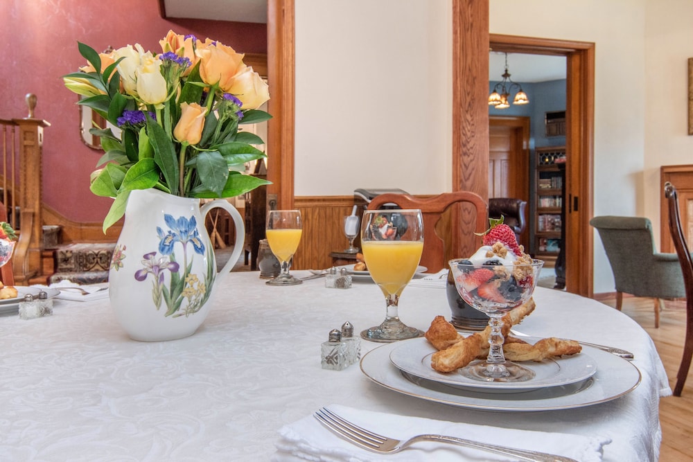 The Lamplighter Bed & Breakfast of Ludington