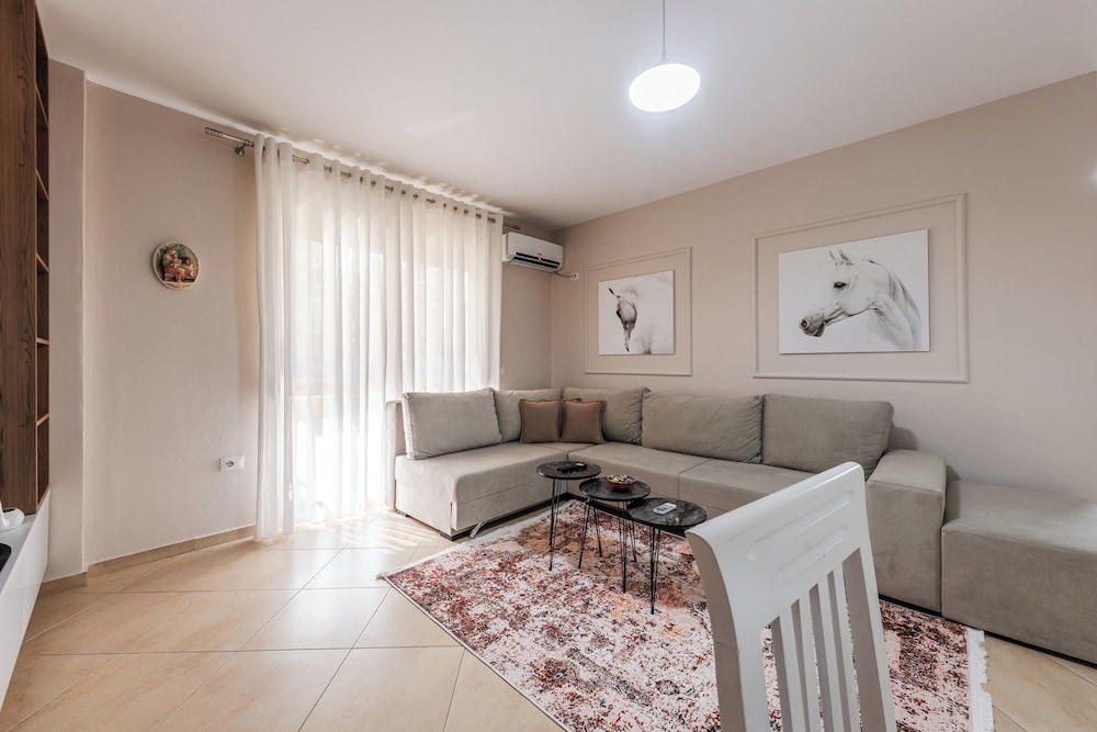 Kondo Stays - City Center Apartments
