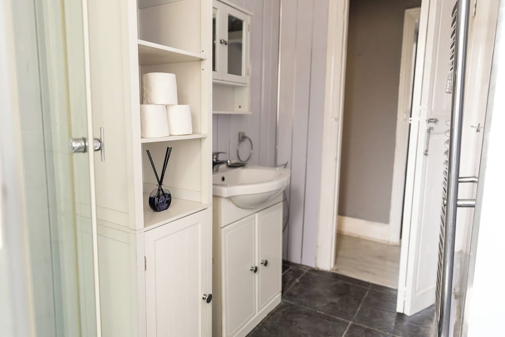 Victoria Road Retreat - Charming 2 Bedroom House