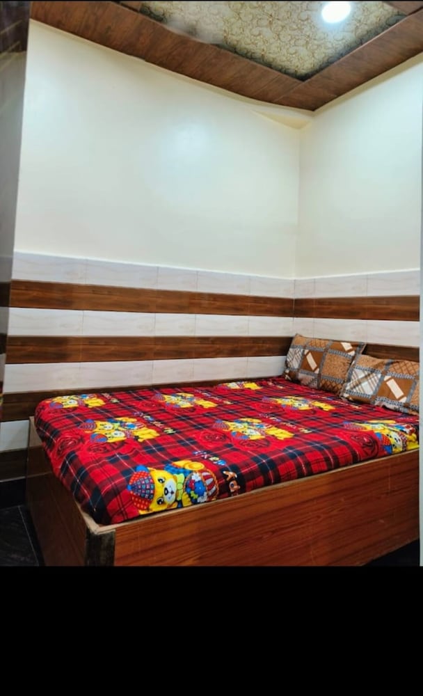 Balaji sadan vrindavan AC Room