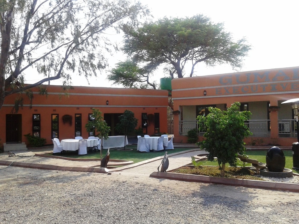 Gumare Executive Lodge