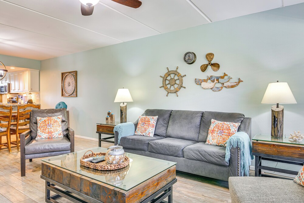 Walk to Beach: Condo w/ Pool Access in Texas!