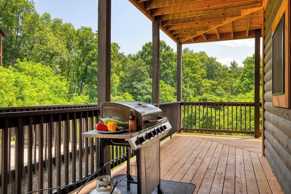 Lions Landing by Avantstay Sleeps 18 Hot Tub Game Room Views Near Pigeon Forge