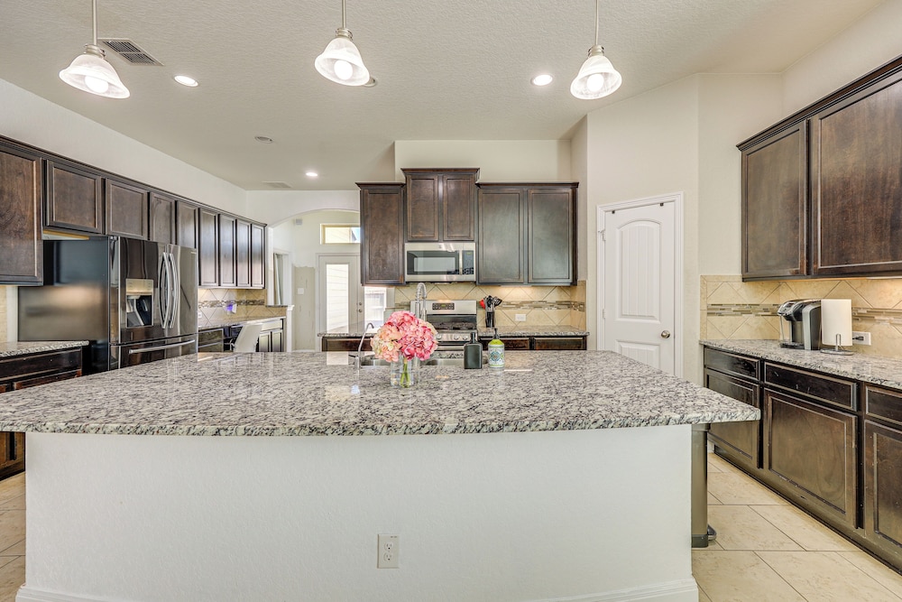 Pool Access & Fenced Yard: Modern San Antonio Gem