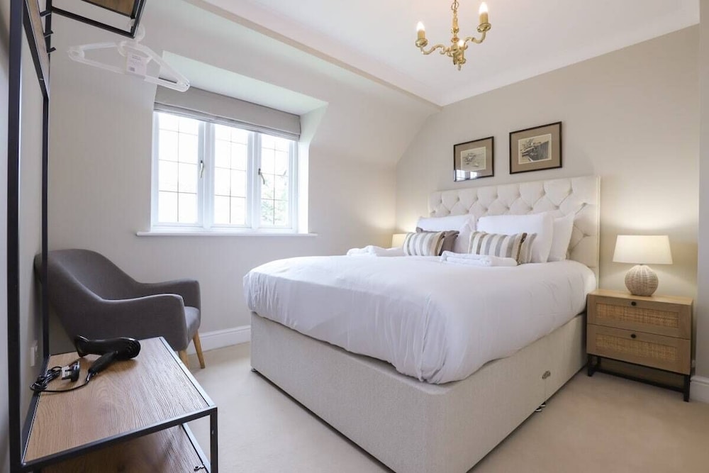 The Stow Secret Cottage - Breathtaking 5bdr Cottage With Parking + Garden view 3