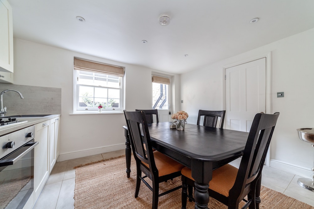 Modern & Stylish House in Deptford