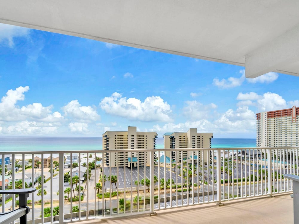 Laketown Wharf 906