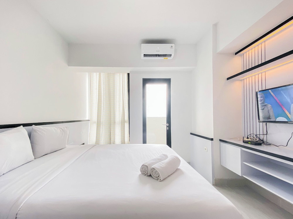 Homey And Cozy Studio Apartment At The Alton