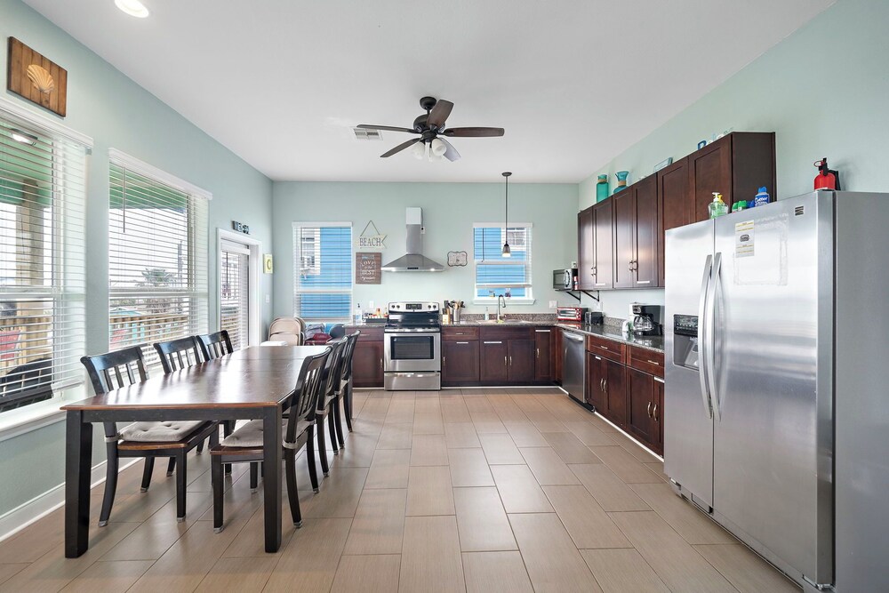 Sunny Beach House by Ryson Vacation Rentals
