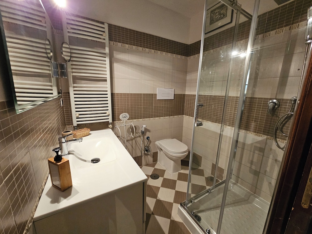 The Spanish Palace suites, rooms, apartments & terraces