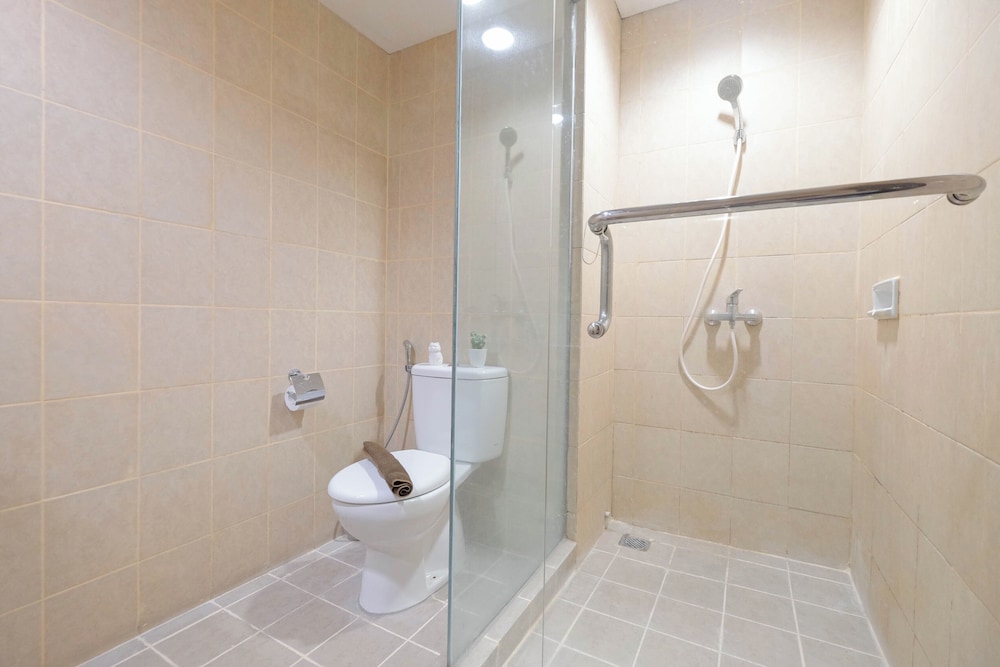 Cozy And Spacious 1Br Apartment At Marina Ancol