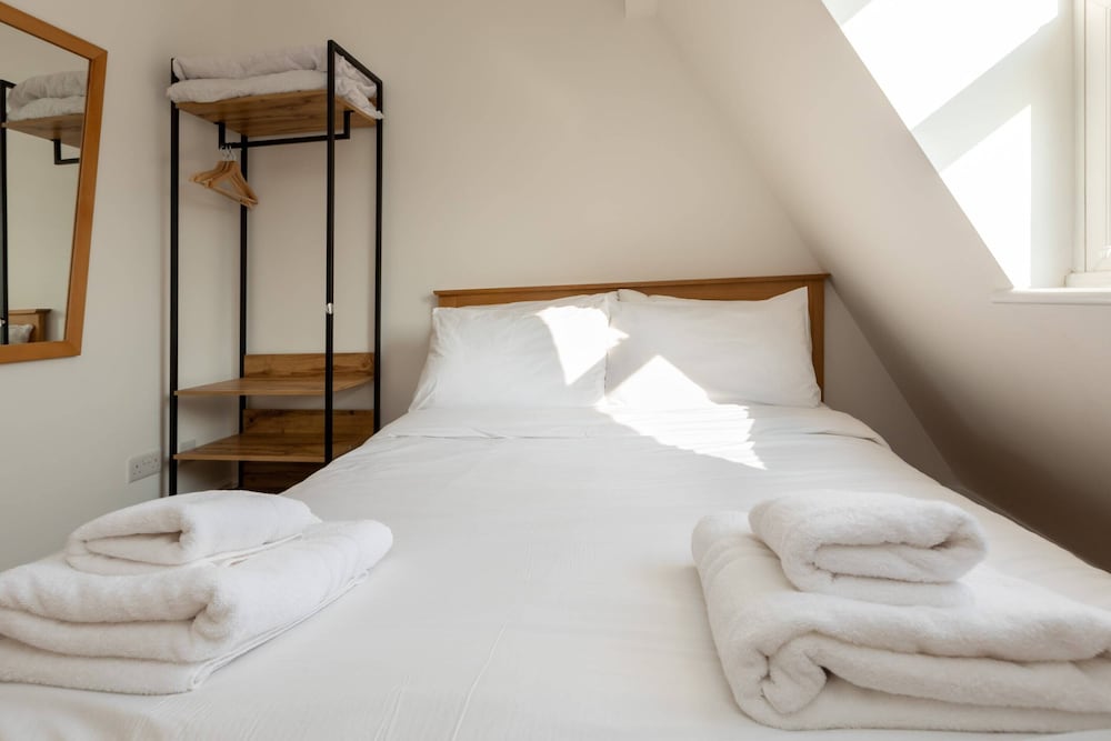 Spaciously Renovated 2BD Flat - Camden