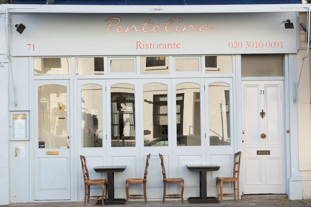 Blythe Road by Onefinestay