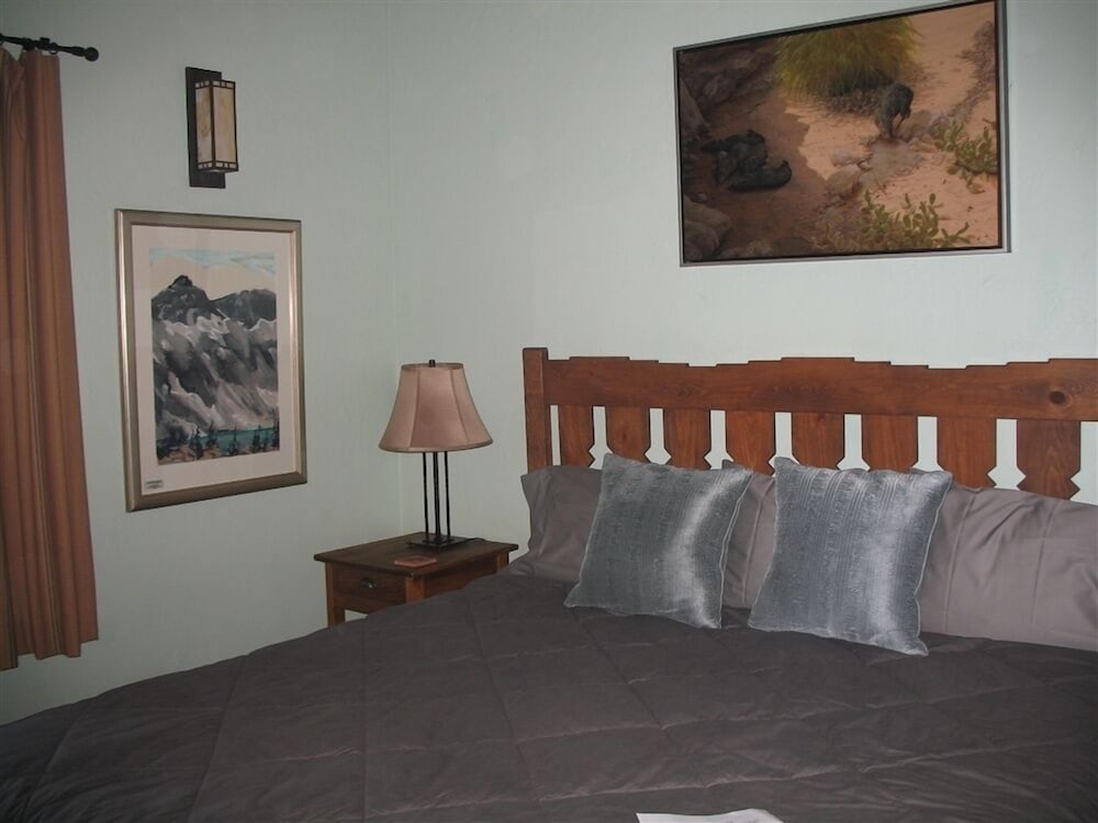 Bear Mountain Lodge