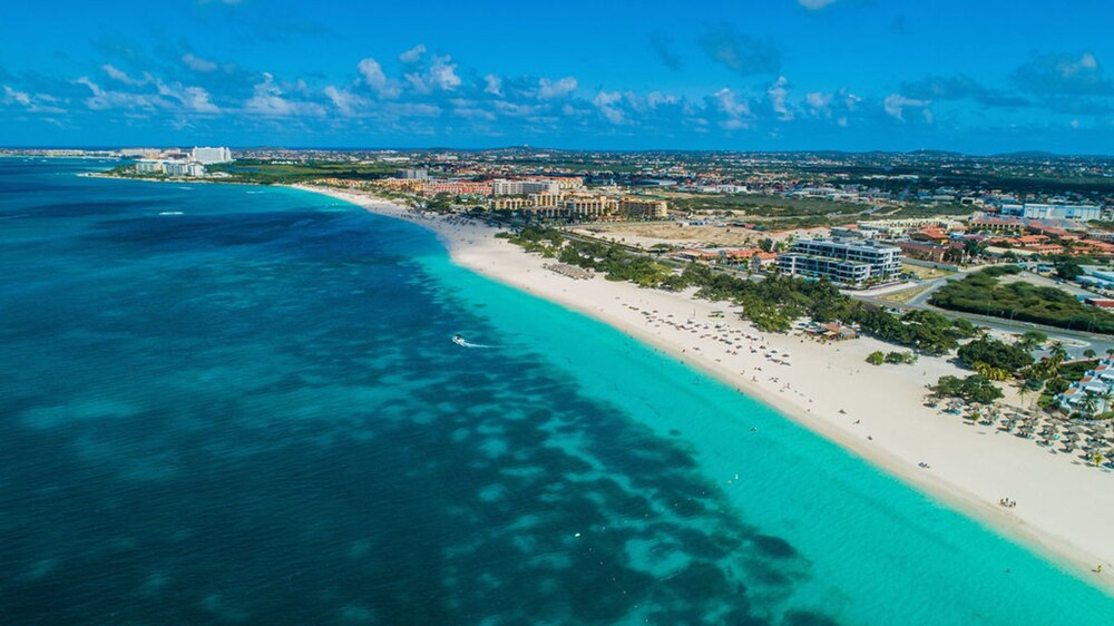 Beachfront Luxury NEW 3br2 5BA Condo Eagle Beach
