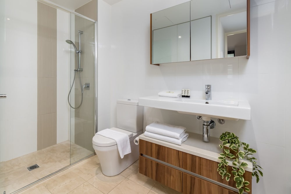 Spacious 1-bed With View in Central Location
