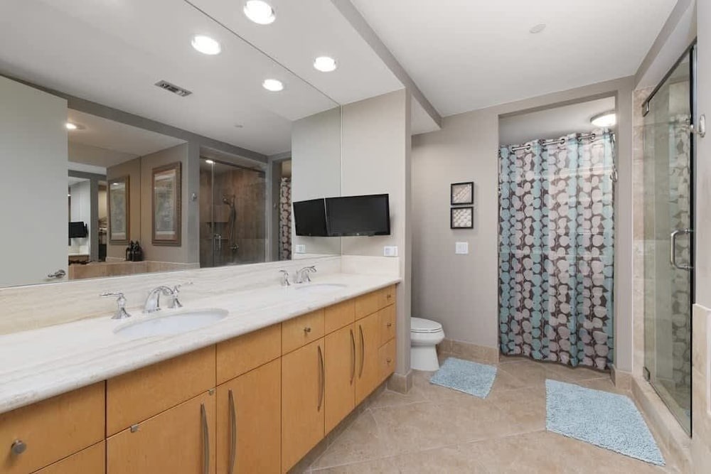 Stunning 17th Floor Spacex Direct Views Luxe 3 Bedroom Apts