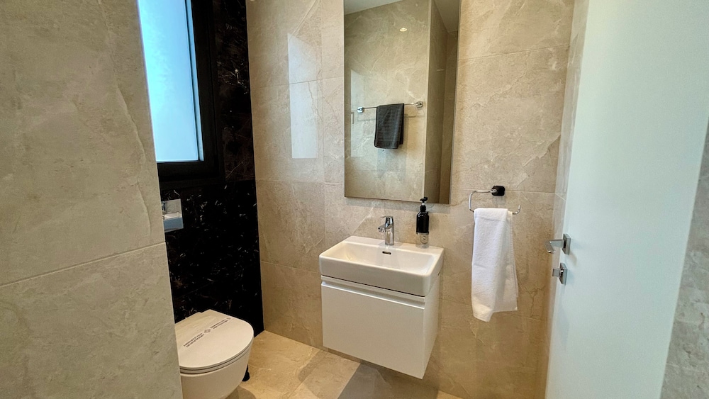 Limassol Vacations - Oxford House Apt by TrulyCyprus - Property Image 4