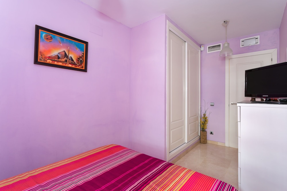 Near to the beach and PARKING Torrealmadena Los Patos 100
