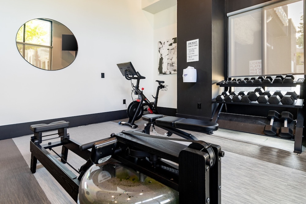 Lindsley by Avantstay Balcony Modern Design A Downtown Location
