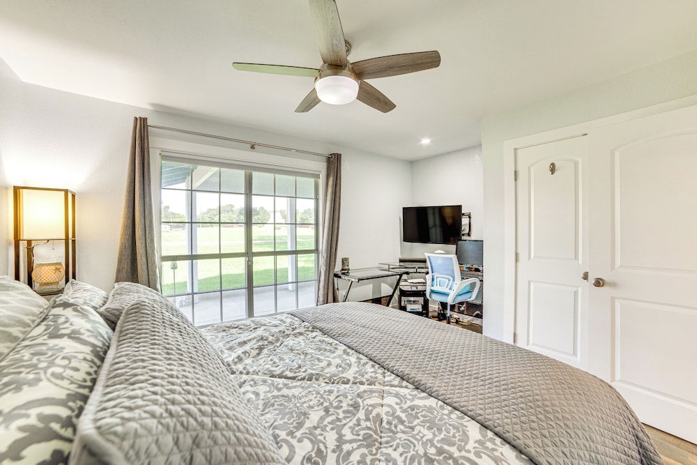 Lake Tawakoni Access + Hot Tub - Wills Point Home!