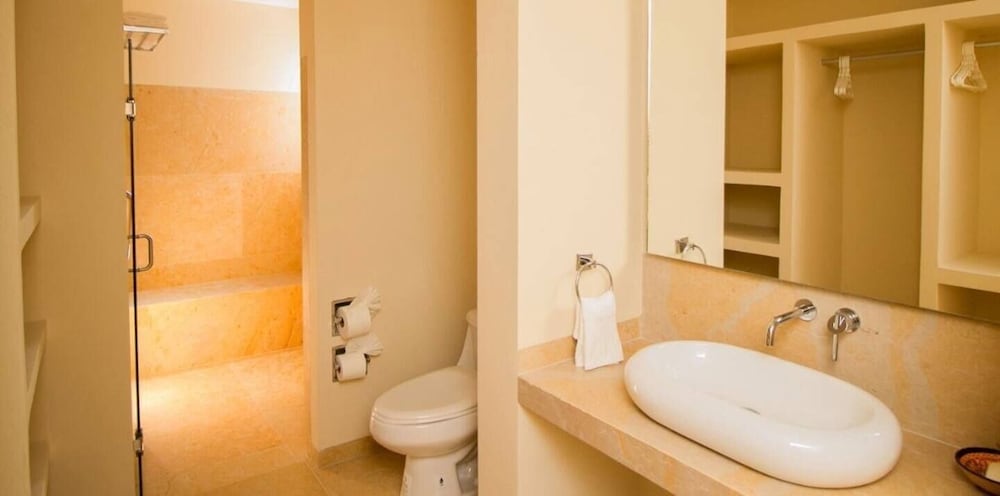 Spectacular Condo With Ocean View By SAMOTOGO Group view 3