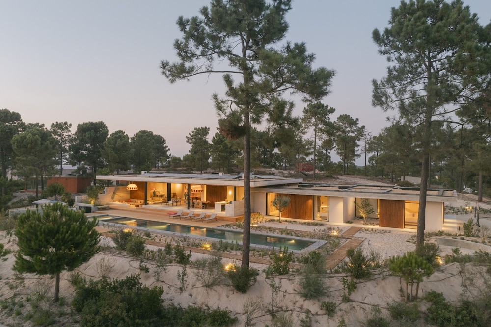 CL M Villa Retreat by Cadenzalux