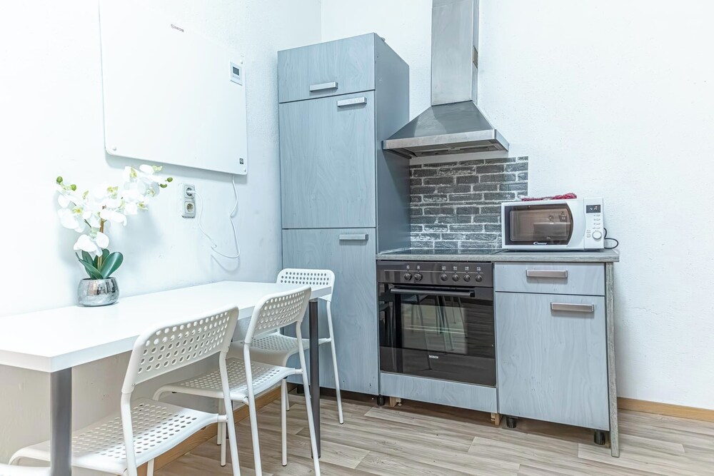 Spacious 2BR Apartment Near Stadthalle