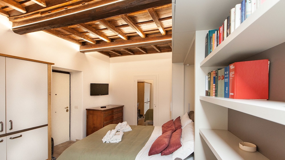 Rental in Rome Arenula Studio