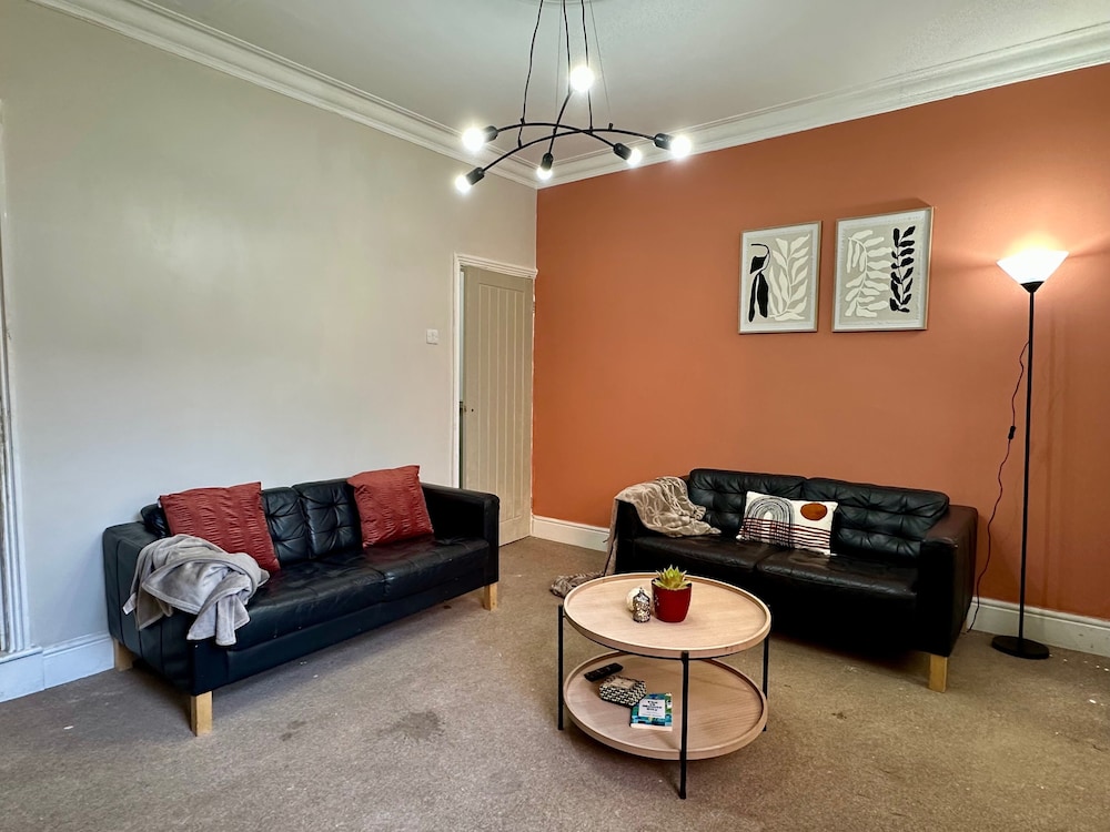 4-bed 3 Bath House in Leicester City
