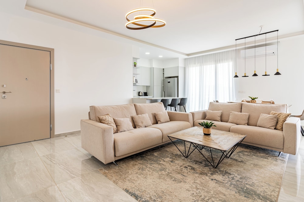 YAMAS Urban Living Platinum 77 Apartments