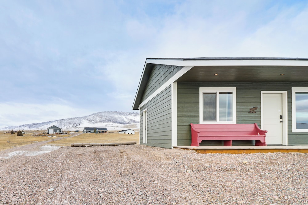 Starry Skies & Mtn Views: Family Retreat in Elmo