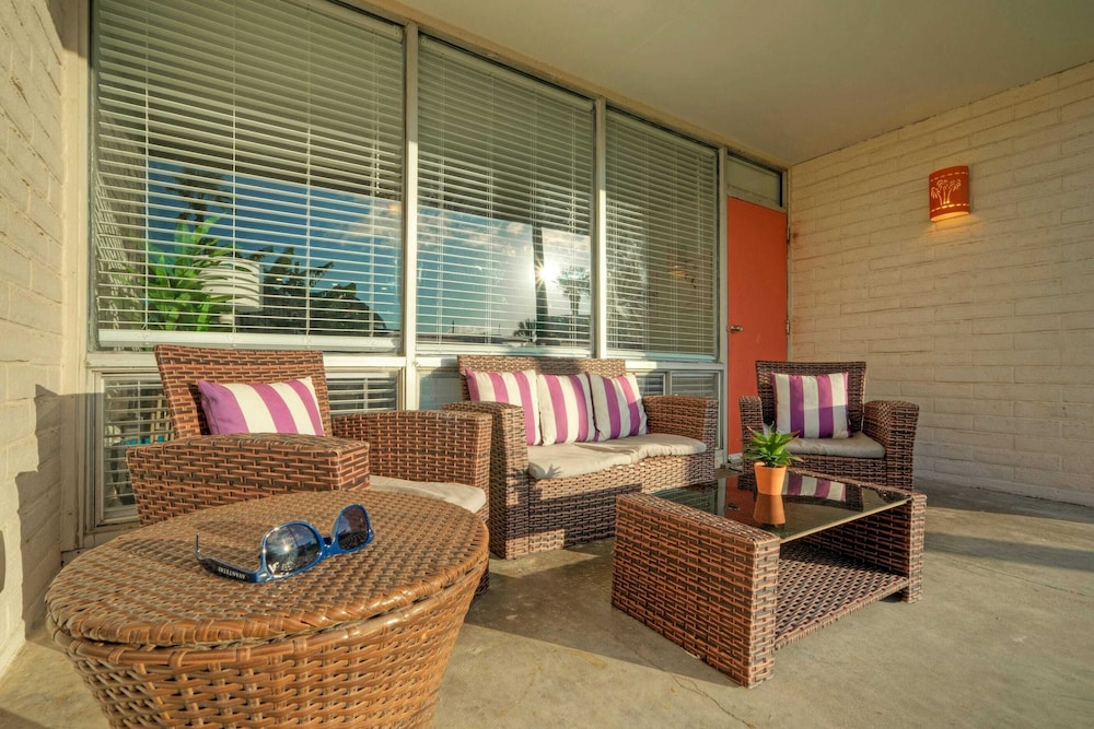 Sleeps 20 3 Condos w/ Beach Access, Pool, Tennis Courts Sea Sands Complex