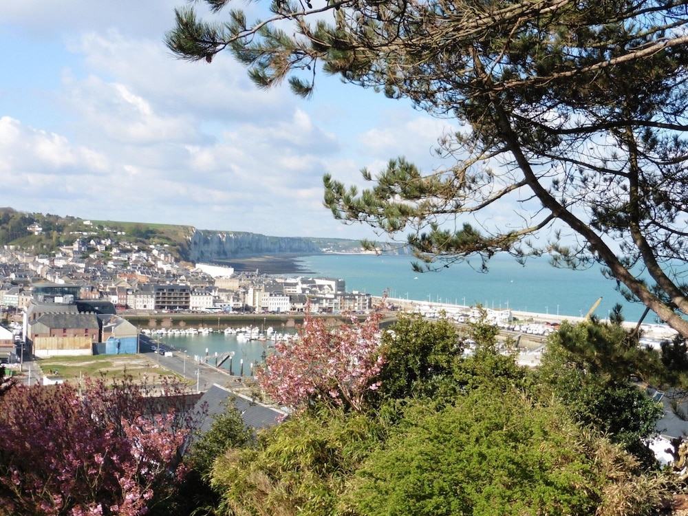 Holiday Home in Etretat Near Beach & Cliffs