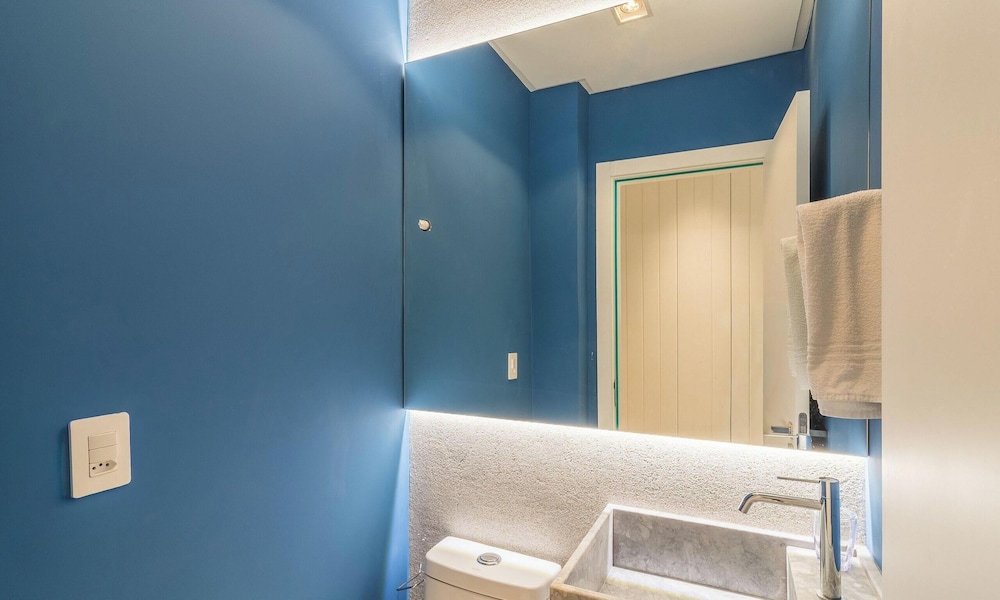 Fully Equipped Stays Just Steps From the sea in Pereque Mtrs