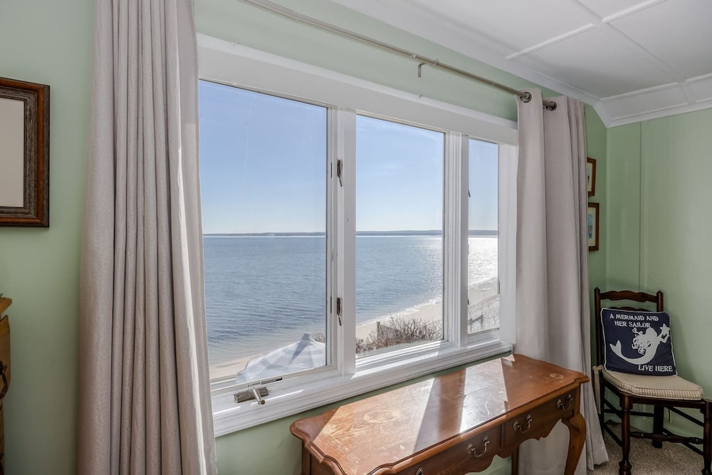 Beachfront Retreat - 5BR Home With Stunning Views