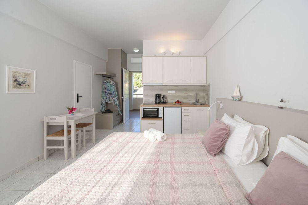 Antonis Apts - Physio Fitness Retreats