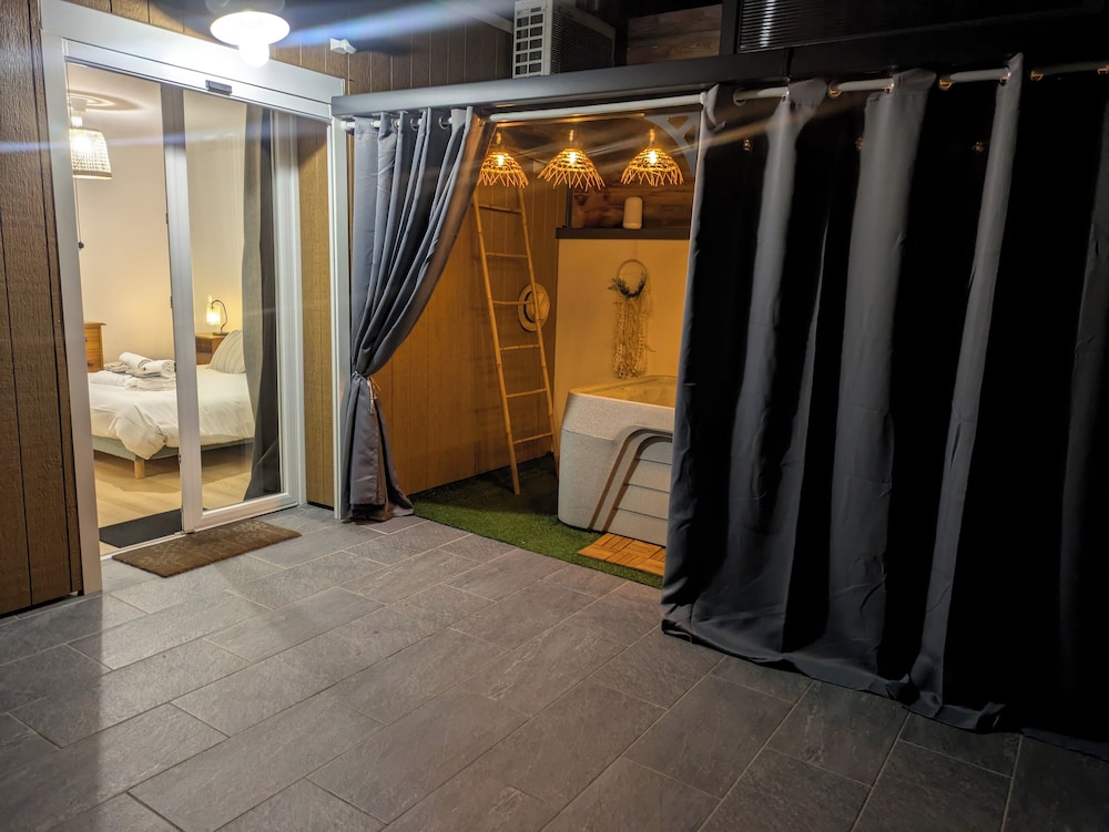 L'Escapade Nature et Gourmande, Chambres d'Hote avec Piscine