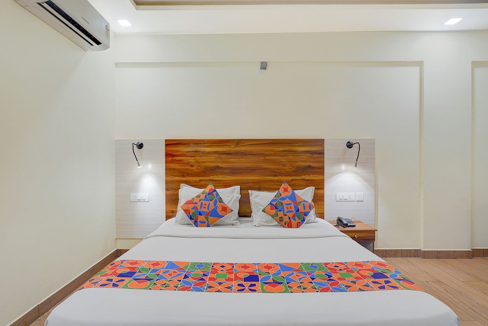 Fabhotel East Land