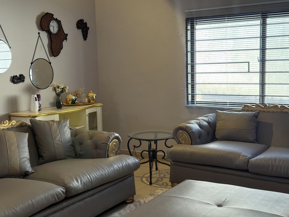 Spacious & Modern 3-bedroom Foxdale